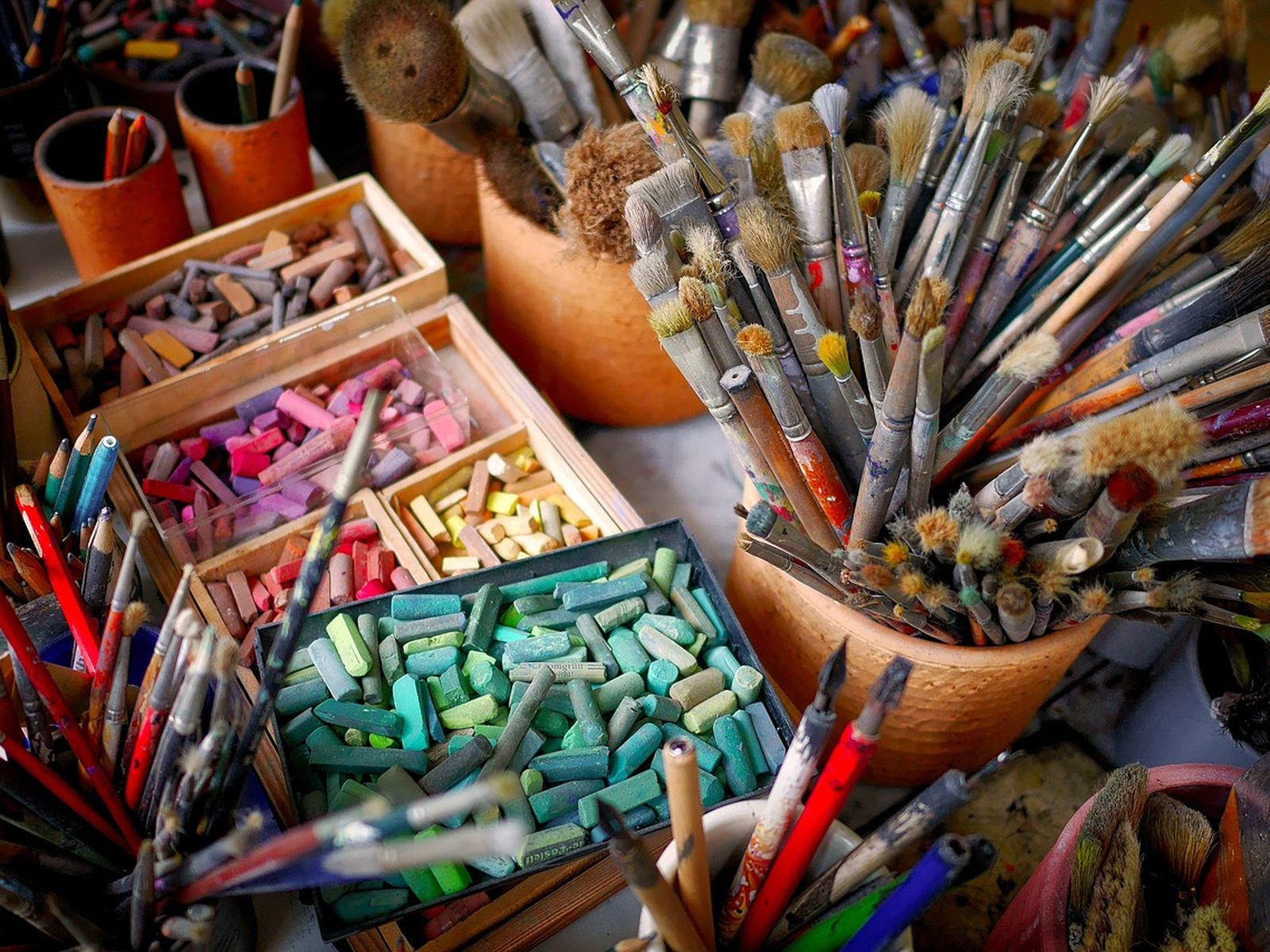 Material eléctrico y pintura
